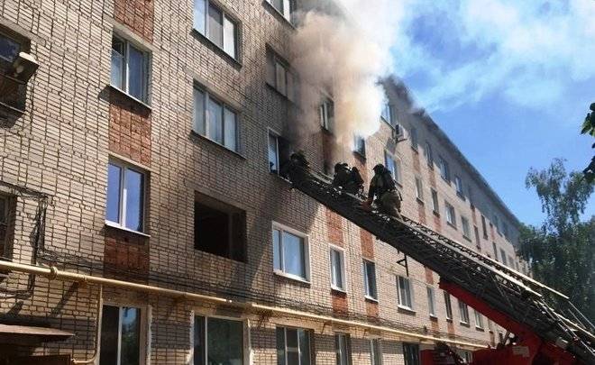 В Бугульме три человека пострадали, и один погиб при пожаре в пятиэтажке - realnoevremya.ru - Россия - Казань - Татарстан