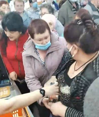 В Нижнем Тагиле прокуратура проверит «Галамарт», где устроили давку из-за дешевых кастрюль - znak.com