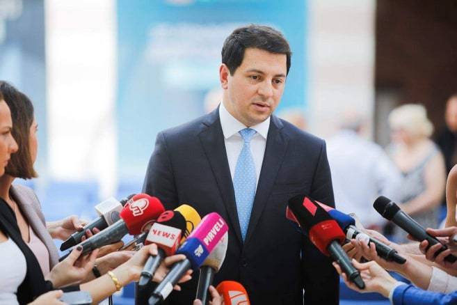 Арчил Талаквадзе - Талаквадзе объявил о начале публичного рассмотрение поправок в конституцию по выборам - newsgeorgia.ge - Грузия