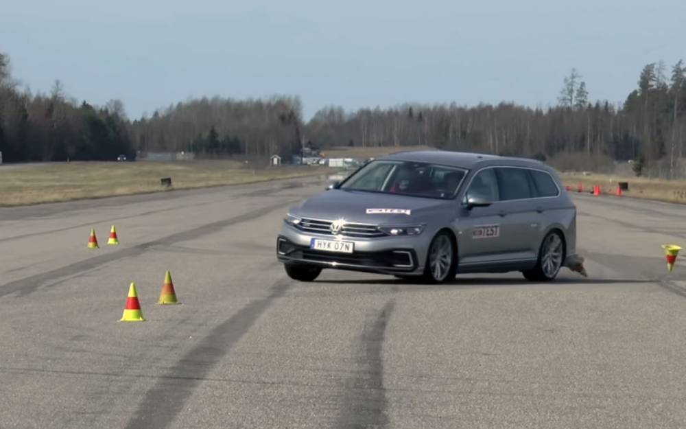 Skoda Superb и VW Passat неудачно прошли «лосиный» тест - zr.ru