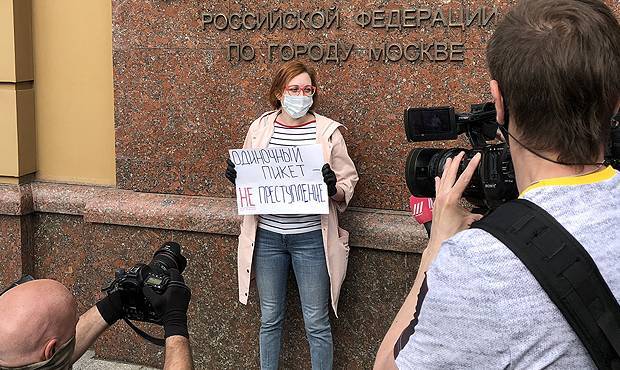 Илья Азар - Владимир Воронцов - Московская полиция предупредила граждан о недопустимости проведения любых акций протеста - og.ru - Москва - Санкт-Петербург