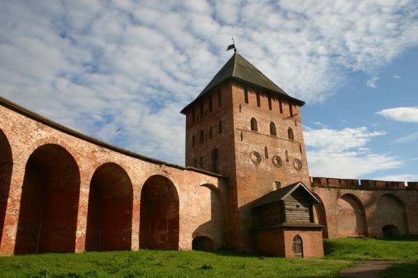Обвалилась часть стены Новгородского кремля - nakanune.ru - Россия - София - Великий Новгород