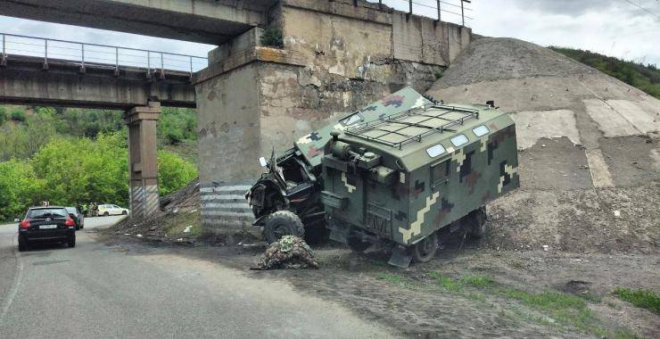 На Харьковщине военный автомобиль попал в аварию: есть пострадавшие - prm.ua - Украина - Харьковская обл. - район Купянский