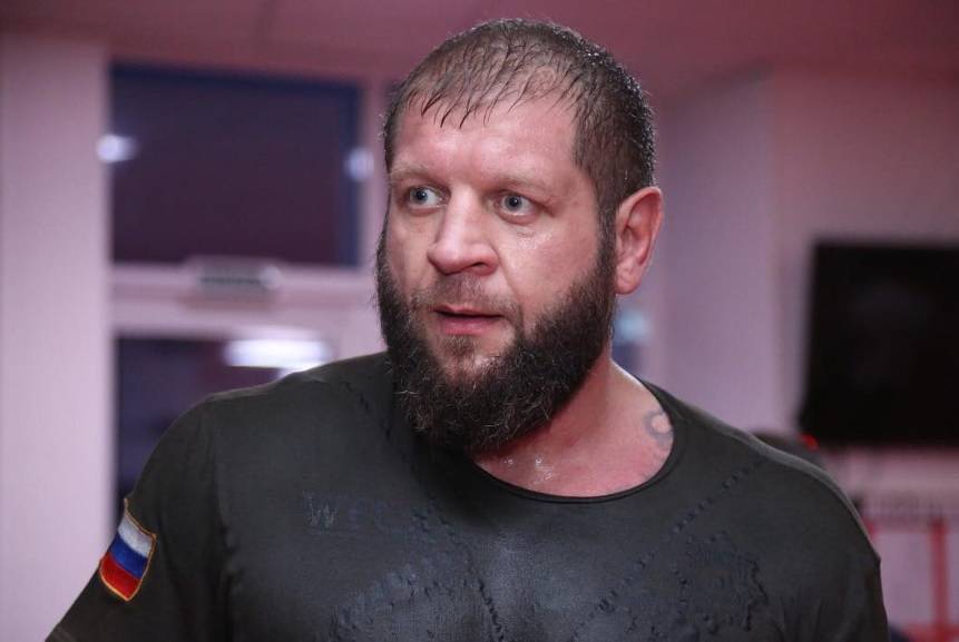 Магомед Исмаилов - Александр Емельяненко - Поединок между Александром Емельяненко и Магомедом Исмаиловым не перенесут - vm.ru - Россия