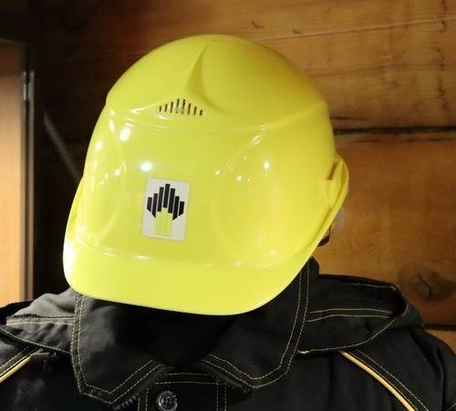 У троих вахтовиков с Приразломного месторождения «Роснефти» в ХМАО выявлен коронавирус - znak.com - Ханты-Мансийск - Тюмень - Югра