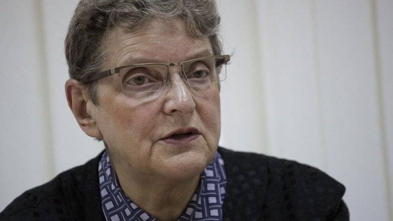 Светлана Ганнушкина - Светлана Ганнушкина: «Нельзя обязать мигрантов покупать смартфоны. Это незаконно» - newizv.ru