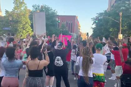 Семеро пострадали в ходе протестов из-за гибели чернокожей девушки в США - lenta.ru - США - Вашингтон - Washington - штат Кентукки