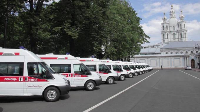 Смольный купит 45 машин для скорой помощи за 174 млн рублей - piter.tv - Санкт-Петербург