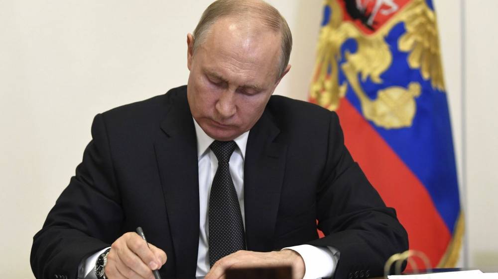 Владимир Путин - Путин объявил 24 июня выходным днем - riafan.ru - Москва - Россия
