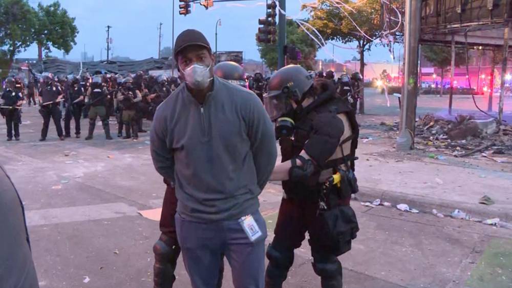 Джордж Флойд - Протесты в Миннеаполисе: темнокожего журналиста CNN задержали в прямом эфире - 24tv.ua - США - Протесты