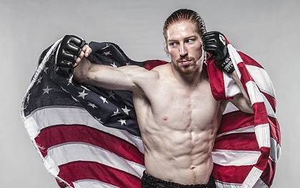 Тони Фергюсон - Джастин Гэтжи - Боец UFC пришел на дуэль взглядов в маске чумного доктора - lenta.ru