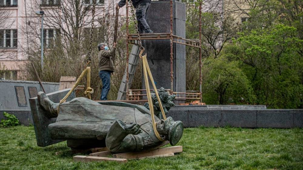 Иван Конев - Польский эксперт заявила о «жесткой реакции» России на снос памятника маршалу Коневу - riafan.ru - Россия - Польша - Чехия - Варшава - Прага