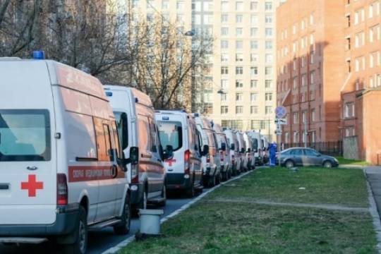 Россиянин набросился на врача скорой и порвал ему защитный костюм - versia.ru - Санкт-Петербург