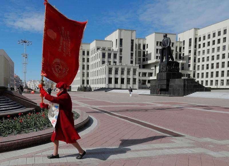 Александр Лукашенко - Георгий Викулов - «Пир во время чумы»: Вирусологи бьют тревогу из-за парада Победы в Минске - pravdoryb.info - Белоруссия - Минск