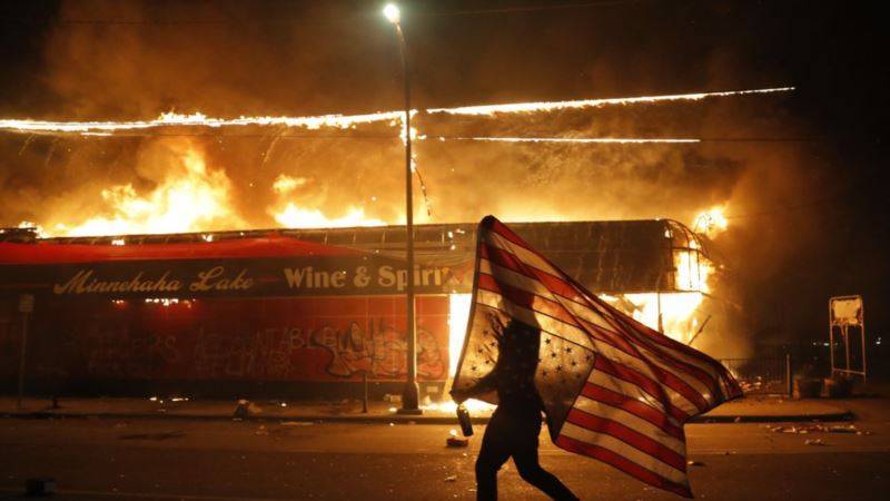 Вильям Де-Блазио - Джордж Флойд - В США протесты переросли в беспорядки - golos-ameriki.ru - США - шт. Миннесота - Нью-Йорк - шт. Джорджия - Миннеаполис