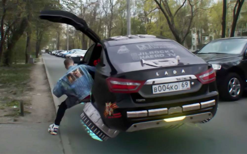 Lada Vesta - Летающая Lada Vesta: таксисты опять недовольны (видео) - zr.ru - Россия