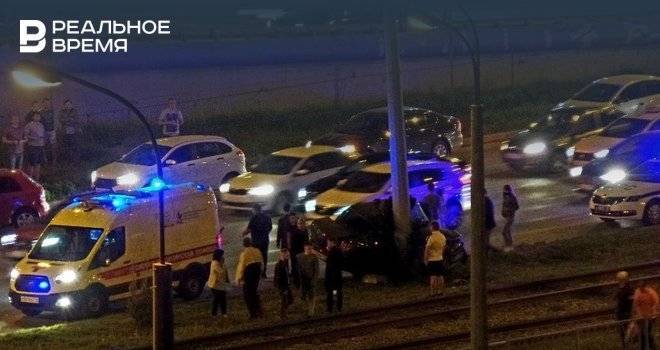 На Южной трассе в Казани легковушка врезалась в столб - realnoevremya.ru - Казань - Татарстан