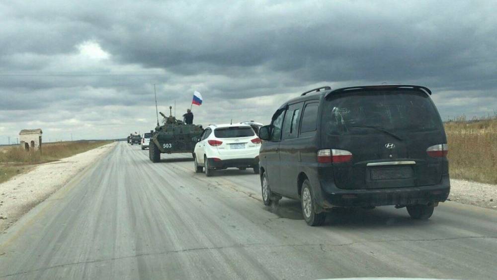 Российские вертолеты сопроводили колонну гражданских автомобилей в Сирии - riafan.ru - Сирия