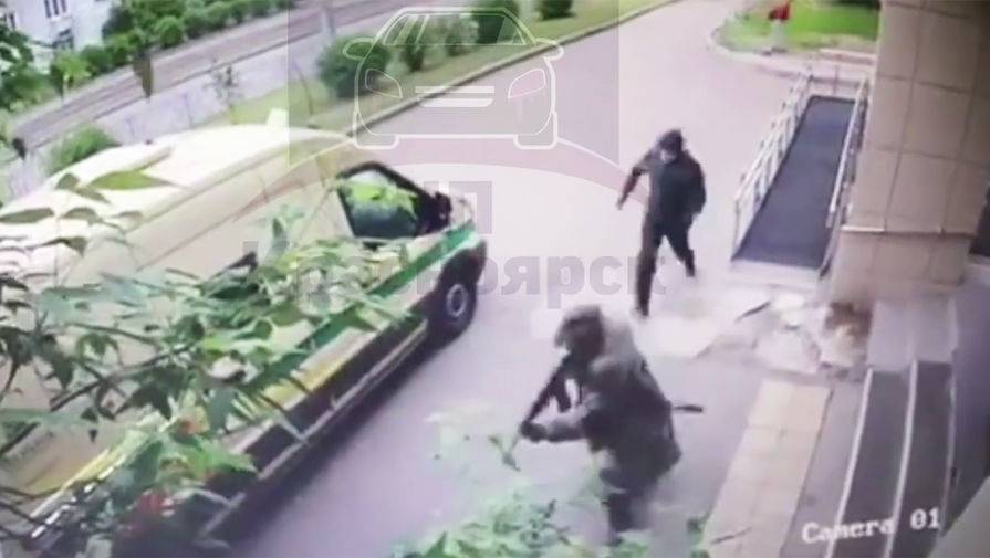 Появилось видео с момента нападения на инкассаторов в Красноярске - gazeta.ru - Красноярск