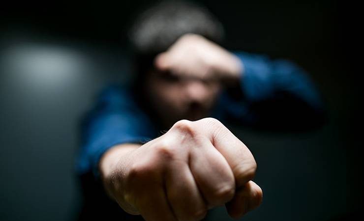 В Гомеле мужчина представился милиционером и напал на подростков. Оказалось, это не первый случай — видео - gomel.today - Гомель