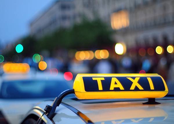 "Яндекс.Такси" наградил водителя, который спас девушку, похищенную насильниками - nakanune.ru