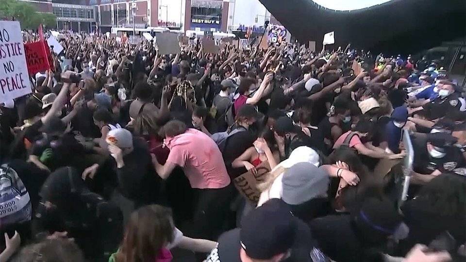 Джордж Флойд - Уже более 10 городов США охвачены беспорядками - 1tv.ru - США - Вашингтон - Бостон - Лос-Анджелес - Нью-Йорк