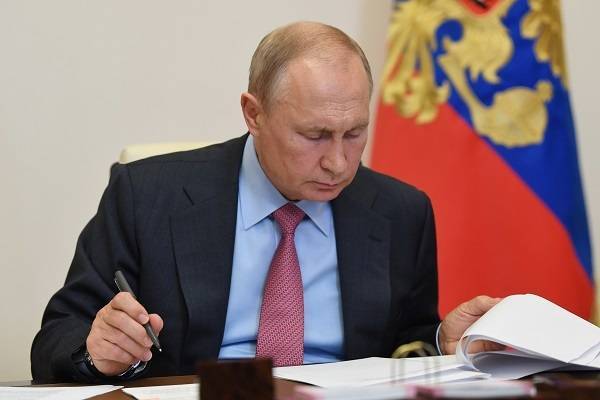 Владимир Путин - Владимир Путин объявил 24 июня нерабочим днём с сохранением зарплаты - govoritmoskva.ru - Москва