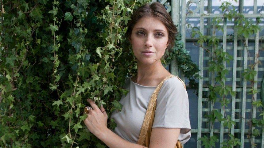 Анастасия Макеева - «Девушка-весна»: Макеева в платье с глубоким декольте и ромашками очаровала юзеров - 5-tv.ru - Крым