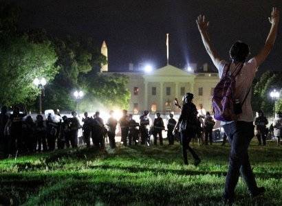 Дональд Трамп - Джордж Флойд - У Белого дома произошло столкновение между протестующими и Секретной службой - news.am - США - Армения