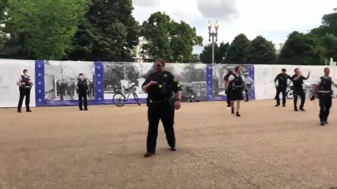 Дональд Трамп - Джордж Флойд - Трамп похвалил работу Секретной службы во время протеста у Белого дома - piter.tv - США