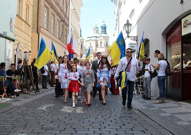 В центре Праги прошел украинский марш вышиванок: видео - vinegret.cz - Украина - Чехия - Прага