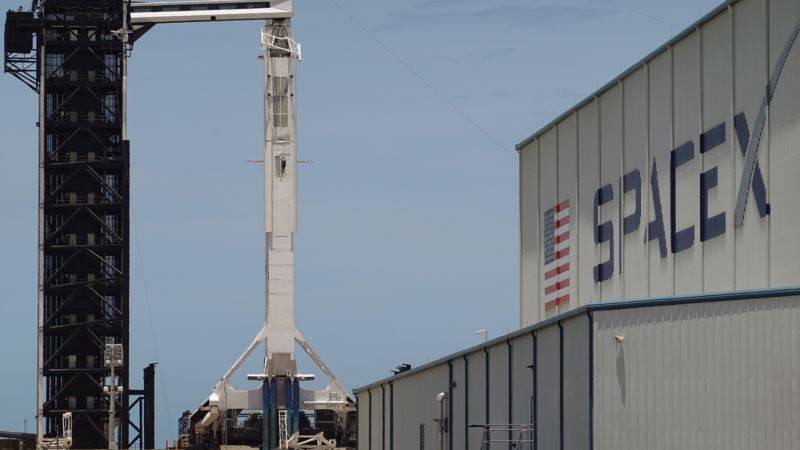 Илона Маску - Роберт Бенкен - Херли Даг - Американские астронавты отправятся на МКС на борту ракеты SpaceX - golos-ameriki.ru - США