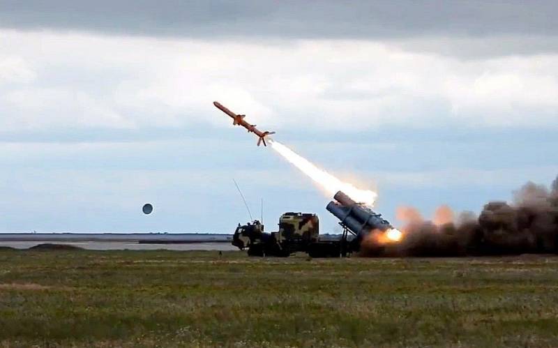 Олег Коростелев - На Украине показали залповый пуск противокорабельной ракеты «Нептун» - topcor.ru - Украина - Киев