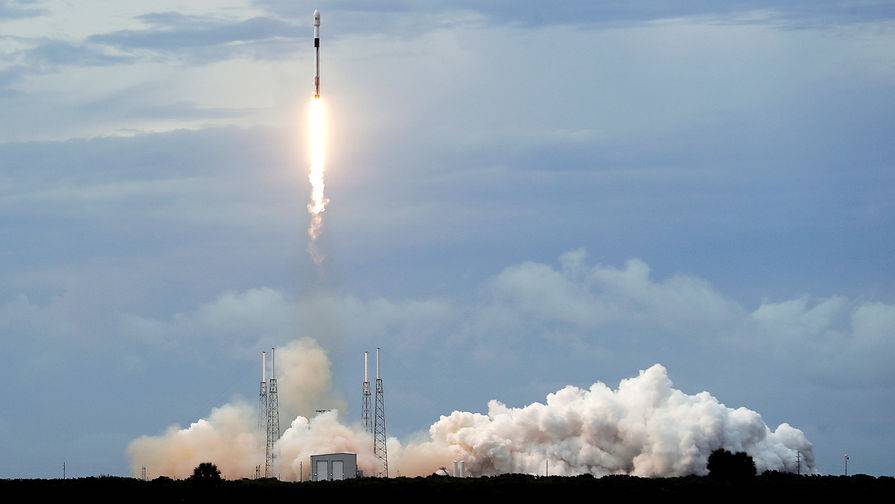 Роберт Бенкен - Херли Даг - Первая ступень Falcon 9 успешно отделилась от стартовавшей к МКС ракете - gazeta.ru - шт.Флорида