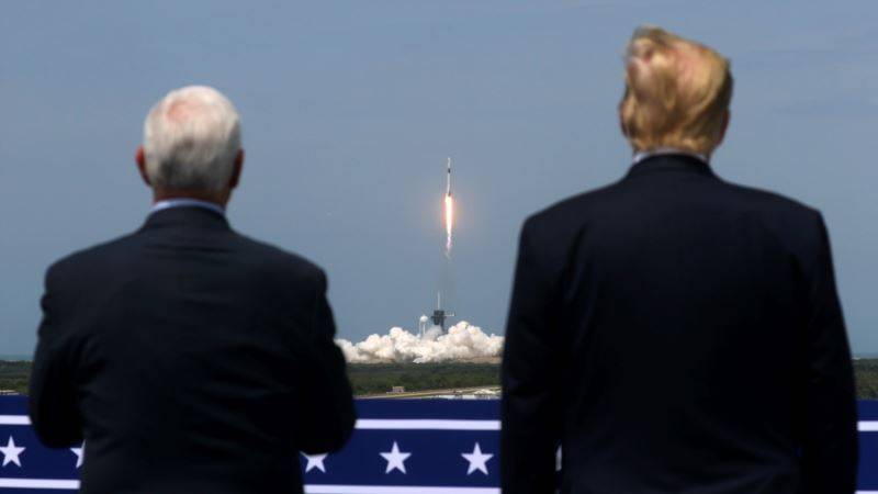 Дональд Трамп - Илона Маску - Роберт Бенкен - Мелания Трамп - Херли Даг - Ракета SpaceX с астронавтами на борту стартовала с мыса Канаверал - golos-ameriki.ru - США