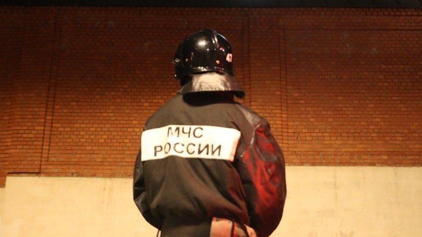 Видео спасения женщины, повисшей на балконе в Москве - 5-tv.ru - Москва