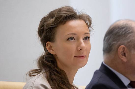 Анна Кузнецова - Ирина Ярова - Анна Кузнецова предлагает установить пожизненный административный надзор за педофилами - pnp.ru - Россия