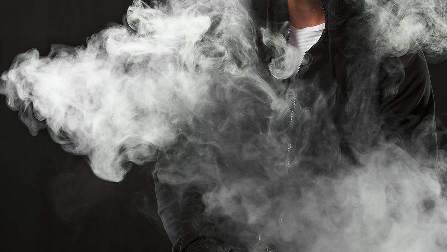 Борис Менделевич - В Думе предложили включить в ОМС программу лечения от никотиновой зависимости - gazeta.ru - Россия