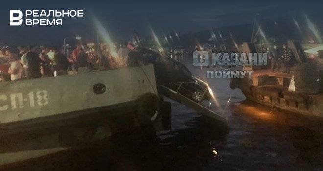 В Казани автомобиль чуть не скатился с парома в воду - realnoevremya.ru - Казань - Татарстан