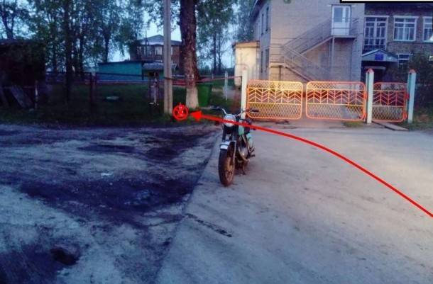 В Емве мотоциклист без прав и шлема врезался в ограждение детского сада - bnkomi.ru - респ. Коми - Сыктывкар