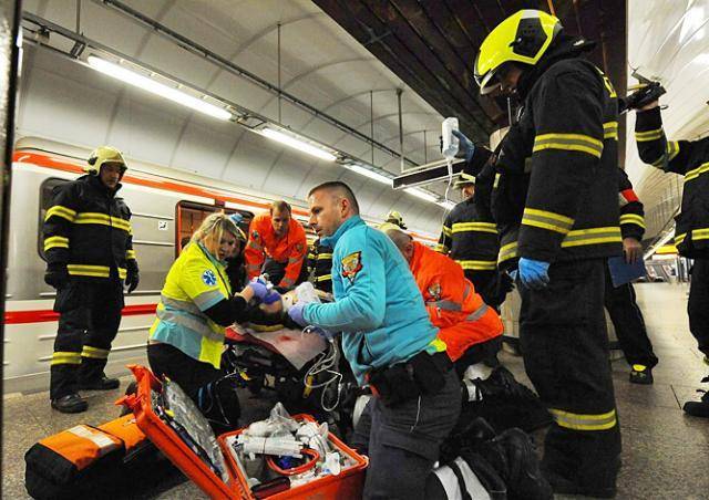Человек бросился под поезд в метро Праги - vinegret.cz - Чехия - Прага