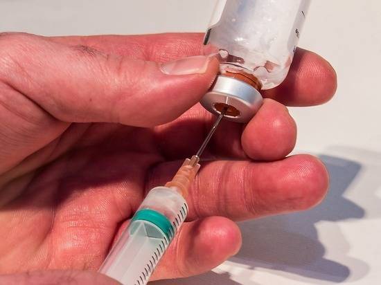 Тотальная вакцинация: непривитым россиянам власти пригрозили суровыми мерами - newsland.com