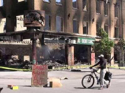 Джордж Флойд - Опубликовано видео сожженного клуба, в котором работали Джордж Флойд и убивший его полицейский - news.am - США - Армения - Лос-Анджелес