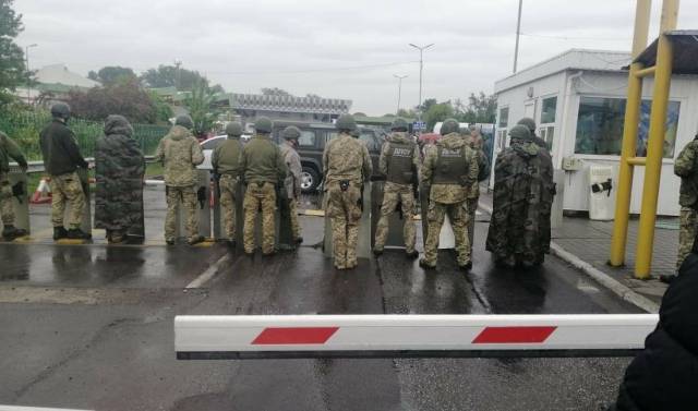 На границе с Венгрией – столкновения: водители перекрыли КПП "Тиса" - focus.ua - Украина - Венгрия