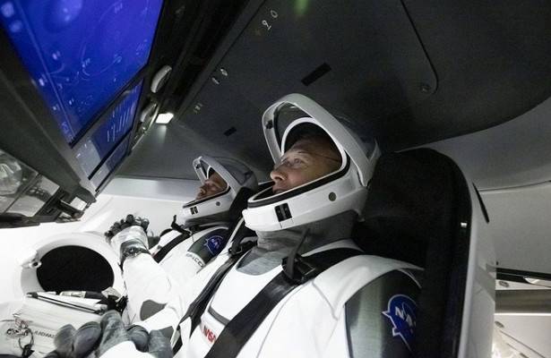 Роберт Бенкен - Херли Даглас - Космический корабль Crew Dragon с двумя астронавтами на борту вышел на орбиту - newtvnews.ru - шт.Флорида