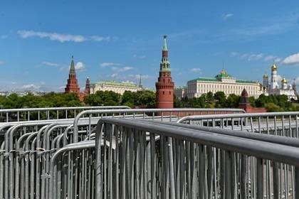 Владимир Путин - Дмитрий Песков - В Кремле понадеялись на отмену ограничительных мер к 24 июня - lenta.ru - Москва - Россия