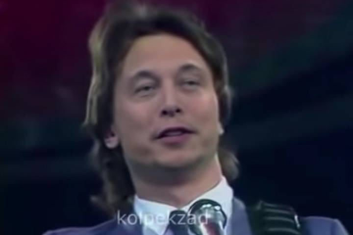 Илон Маск - Поющий Траву у дома Илон Маск взорвал Сеть - mk.ru