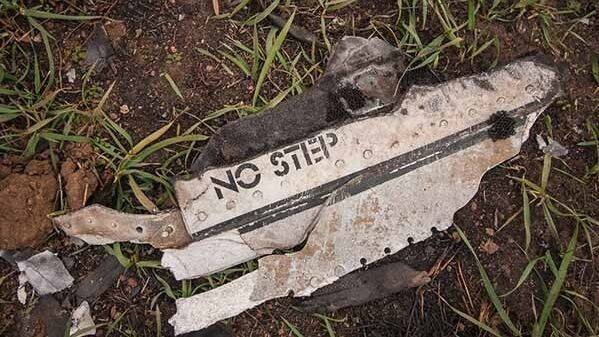 Юрий Антипов - Эксперт Антипов доказал свою версию причины крушения Boeing-777 с помощью обломков - riafan.ru - Москва - Малайзия