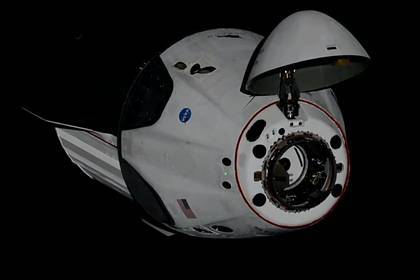 Илон Маск - Роберт Бенкен - Херли Даглас - Crew Dragon пристыковался к МКС - lenta.ru - США - шт.Флорида