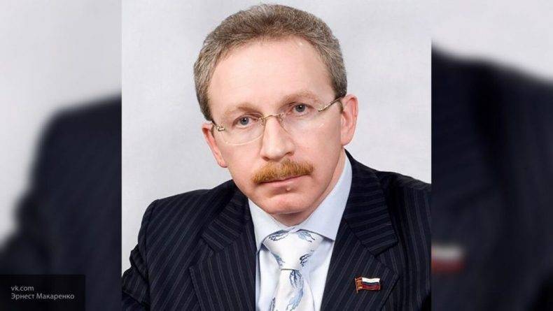 Эрнест Макаренко - Генрих Гиммлер - Макаренко: блокировка неугодных Западу в Facebook говорит о необходимости усилить Рунет - usa.one - США - Украина - Германия - Польша - Варшава
